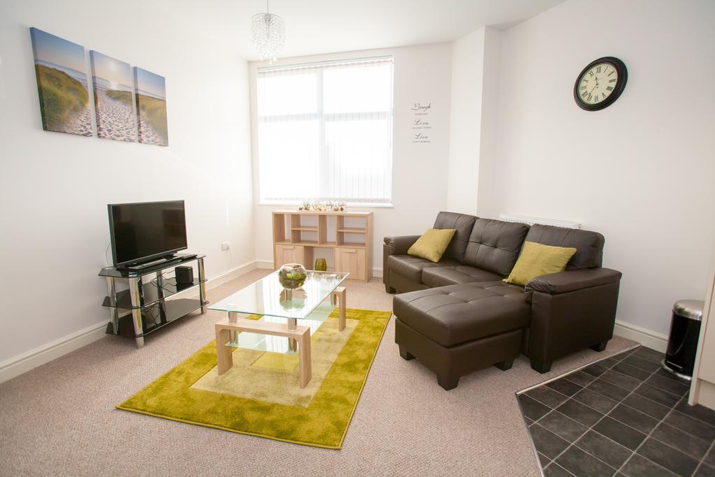 Comfortable Swindon Town Centre Apartments, Free Parking, Sleeps Up To 8 Cameră foto